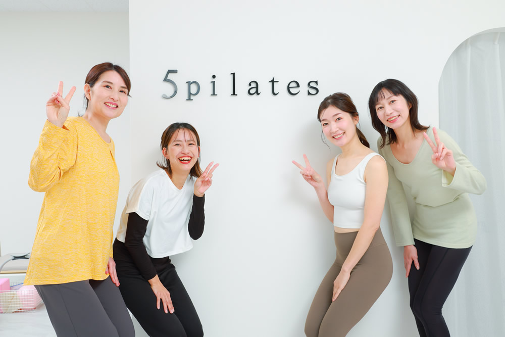 5pilatesのスタジオでの受講者と講師