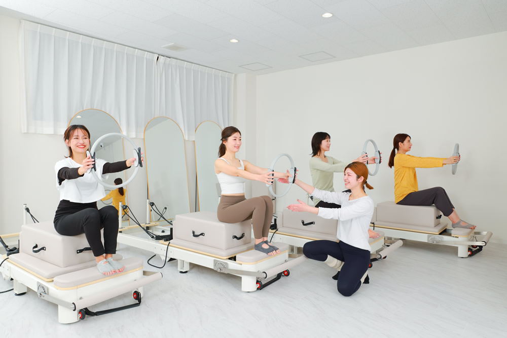 5pilatesのスタジオでの受講者たち