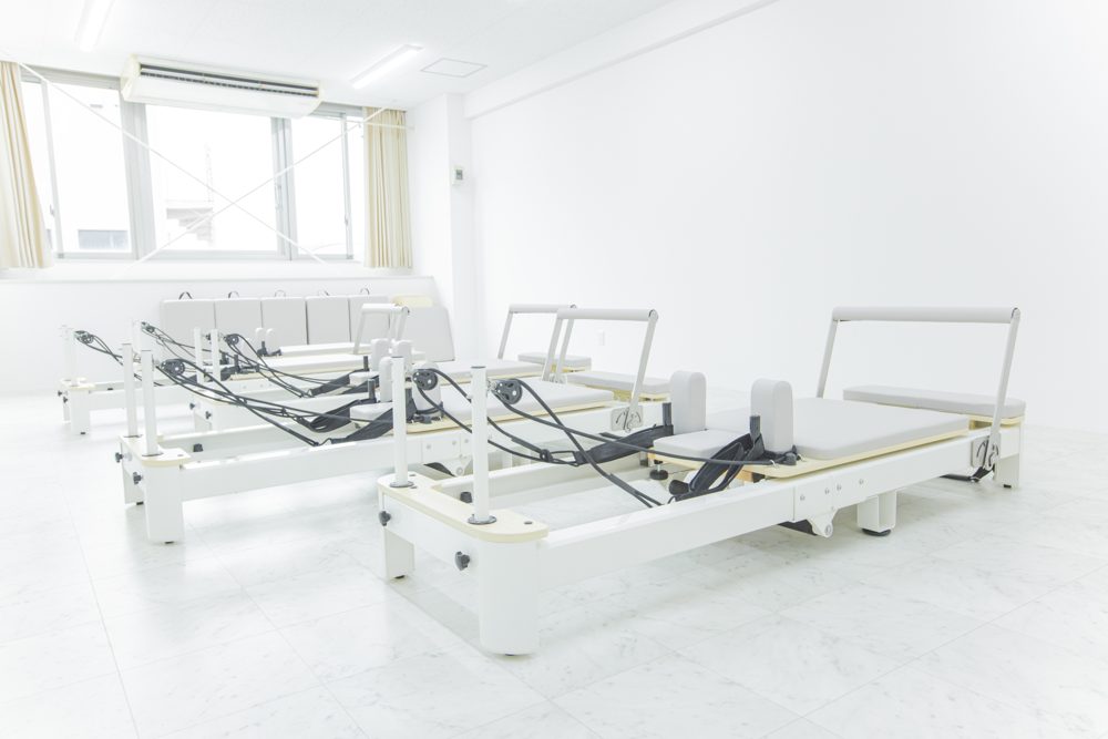 5pilates鈴鹿店のレッスンスペース（リフォーマー5台）